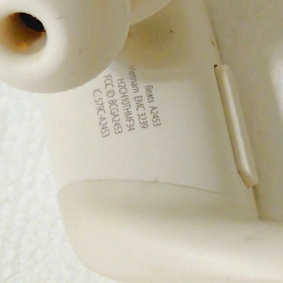 Beats by Dr. Dre Powerbeats Pro Wireless Replacement MV6Y2LL/ Left OFF WHITE - Picture 3 of 3